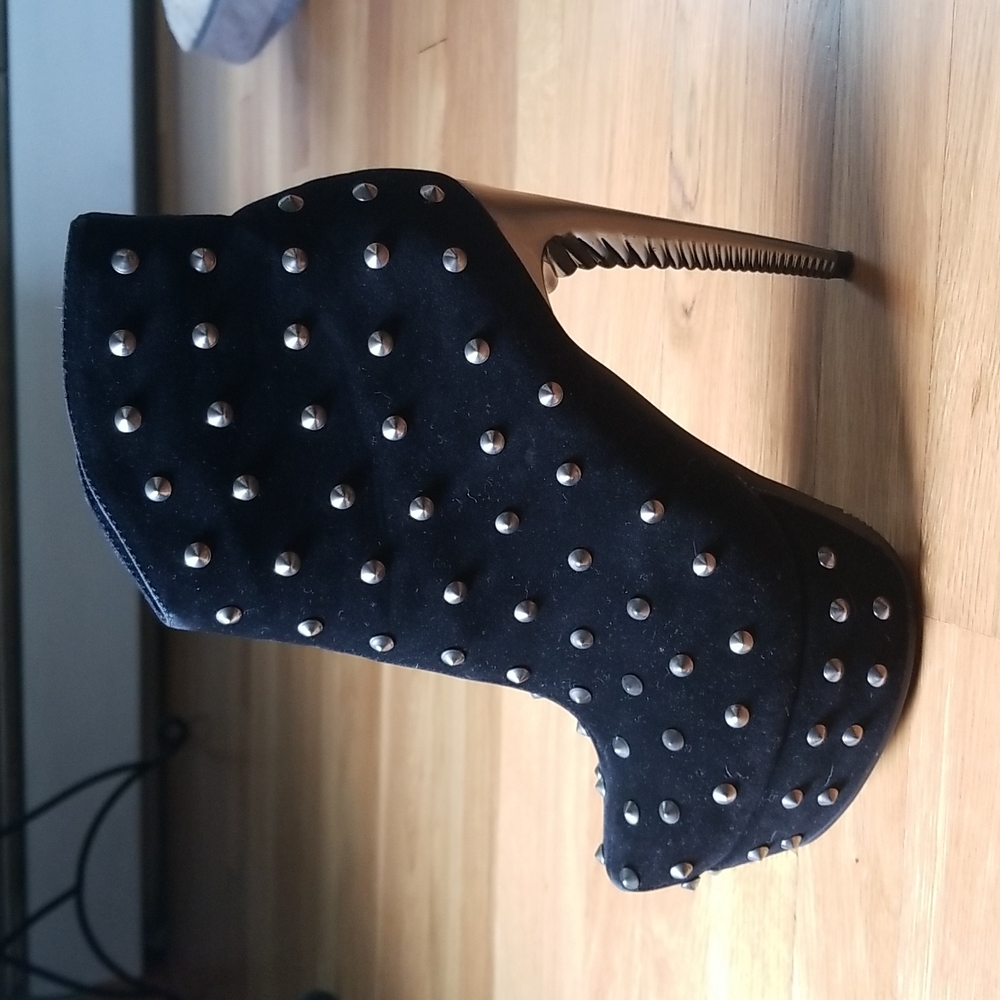 Lady Couture NY spike booties 8.5